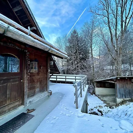 Villa Hideaway By The River Rougemont