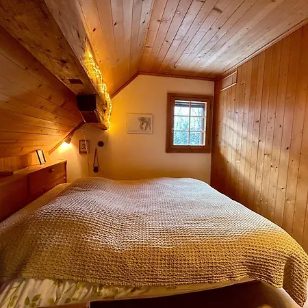 Villa Hideaway By The River Rougemont