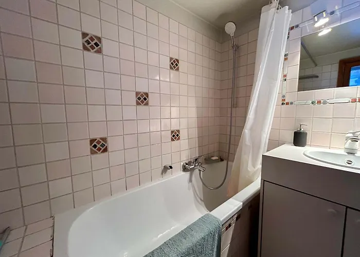 Villa Hideaway By The River Rougemont