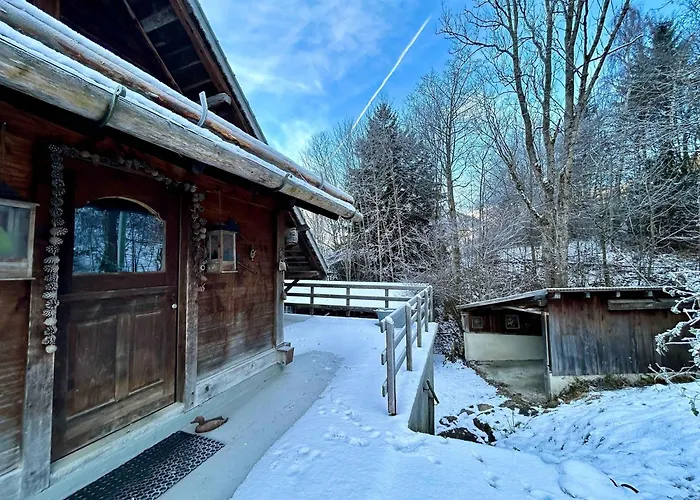 Villa Hideaway By The River Rougemont